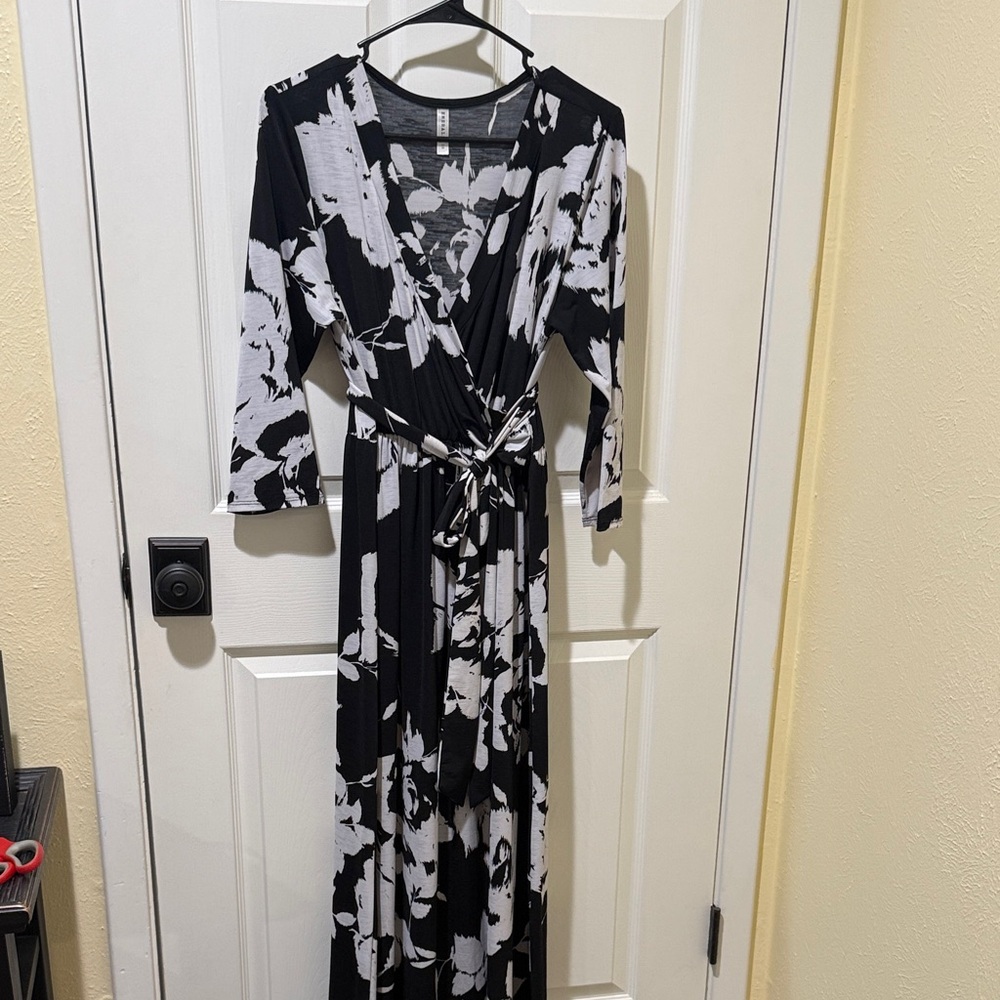 Emerald Black and White Long Sleeve Dress